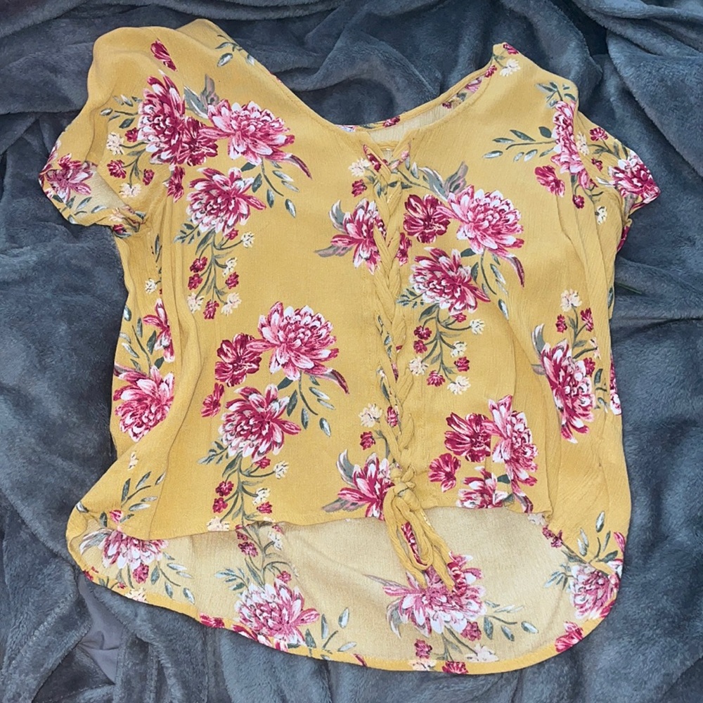 Super cute light weight tee!